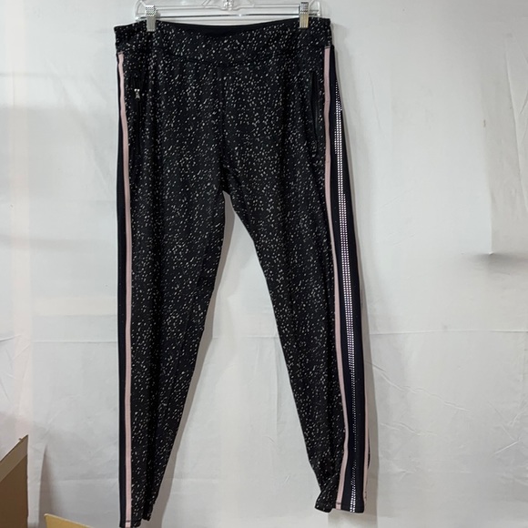 lululemon athletica Pants - LL19  EUC Lululemon joggers size 12.
LL19